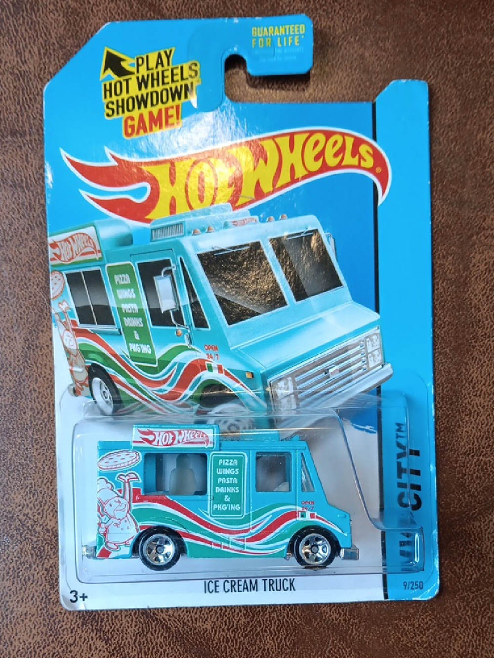 Hot Wheels Ice Cream Truck / Pizza Theme HW City 2014